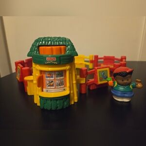 Little People Baby Zoo Animals Playset With Michael Holding Carrots